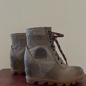 Sorel Joan of artic wedge boots size 6 women